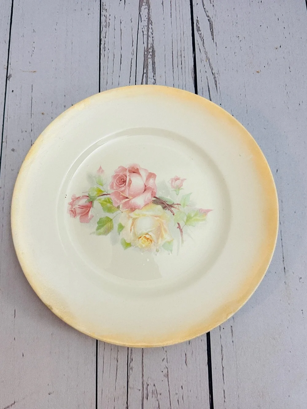 Antique 1910 H.R. Wyllie China dinner plate features a classic cottage rose